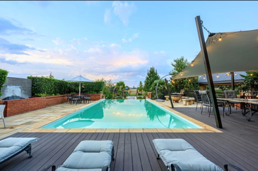 5 Bedroom Property for Sale in Grimbeeck Park North West